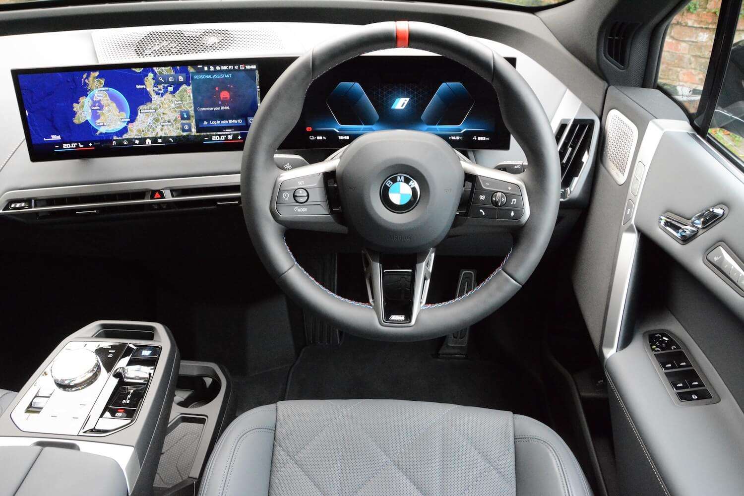 BMW iX M70